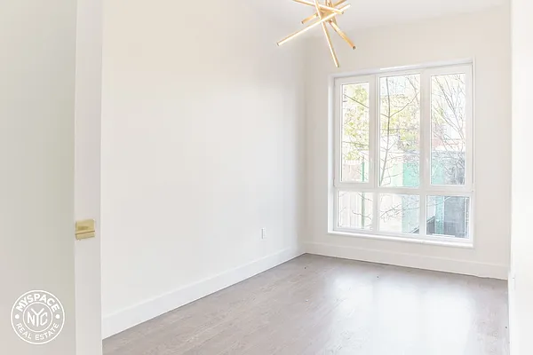 Rented by MySpaceNYC | media 8