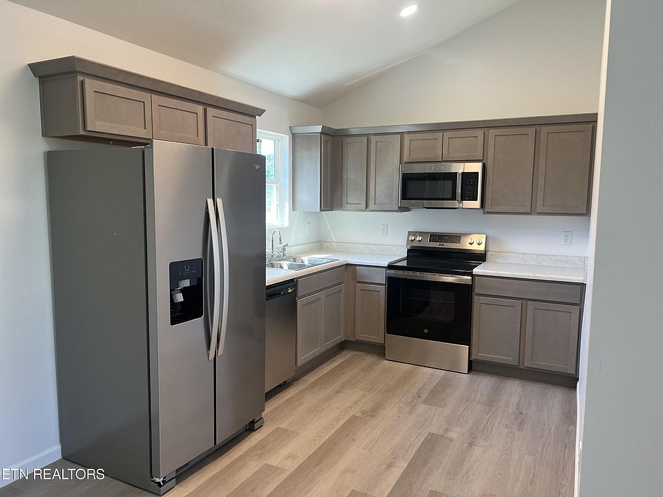 2nd image of 1713 Corral Ln