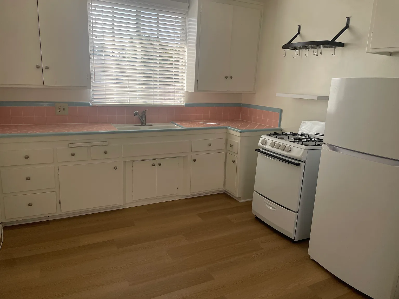 Studio, 350 sqft, $1,750 — Photo 4