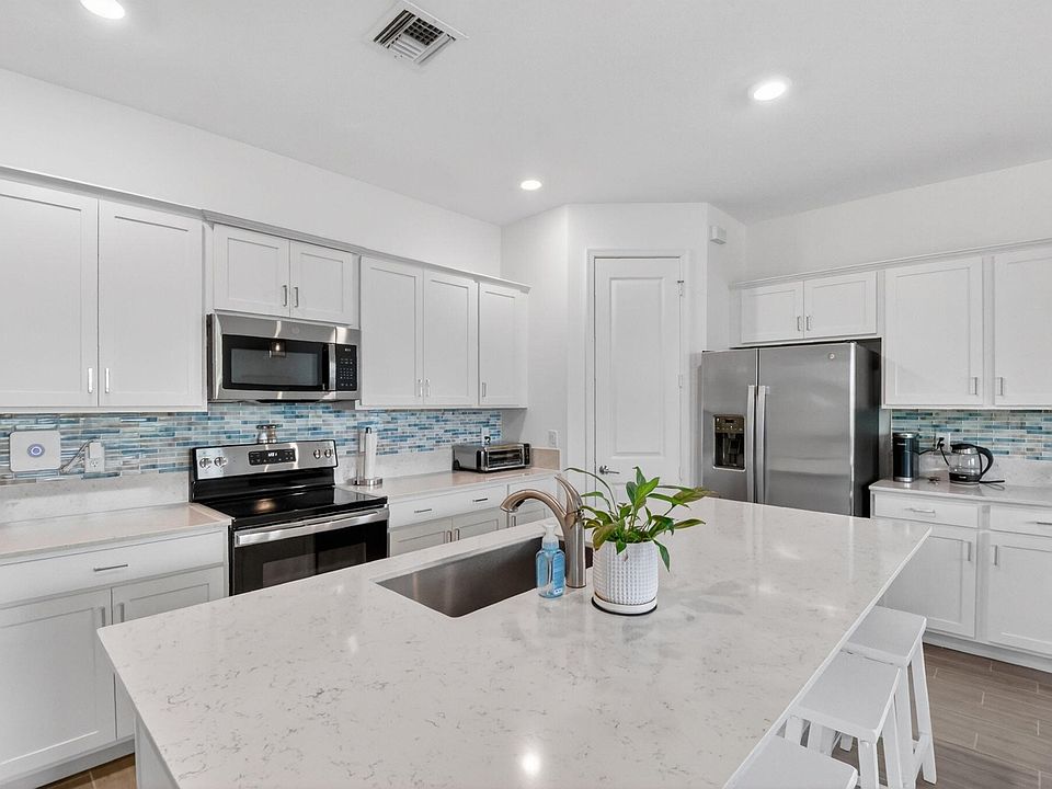 1st image of 6026 Henderson Way