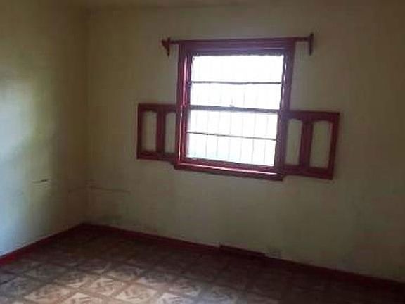 5th image of 15448 Woodlawn Ct