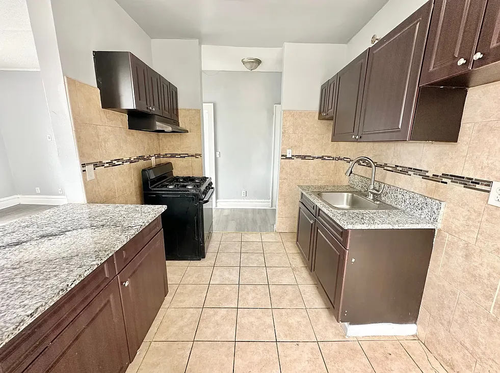 94 Fairmount Terrace, East Orange — Photo 2