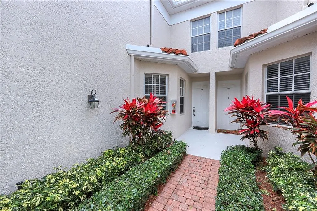 2 bed, 2.0 bath, 1349 sqft, $6,500 — Photo 4