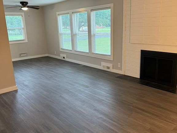 2nd image of 391 Lakeview Dr
