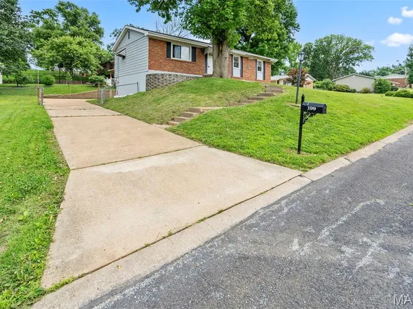 199 Tapestry Dr, Saint Louis, MO 63129