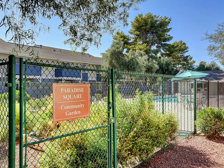 Paradise Square | Apartments For Rent in Las Vegas