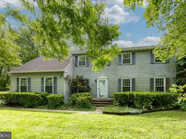 2256 Georgetown Dr, Malvern, PA 19355