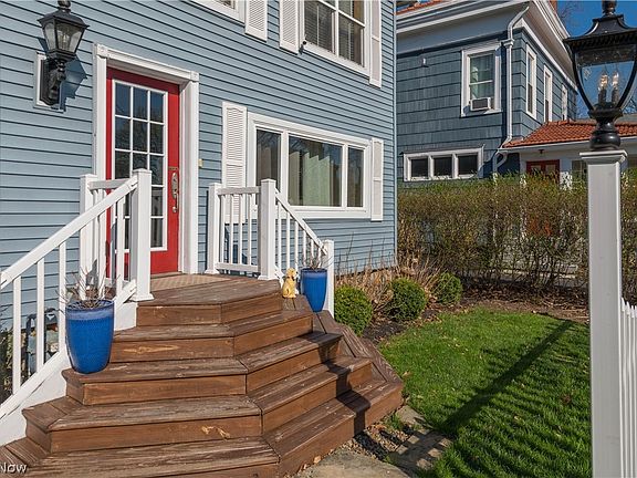 4th image of 686 Perry St