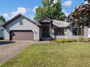 222 Oak Tree Ct, Erie, PA 16511