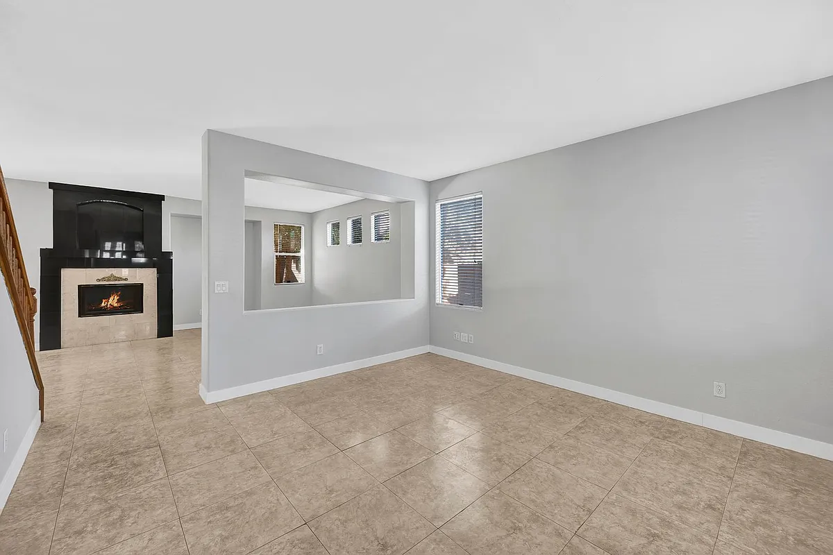 Building Photo - 1009 Black Olive St