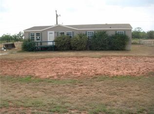 1410 Air Base Rd, Tye, TX 79563