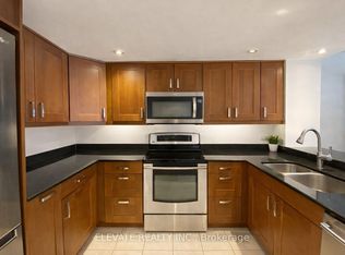 711 Bay St #1915, Toronto, ON M5G2J8