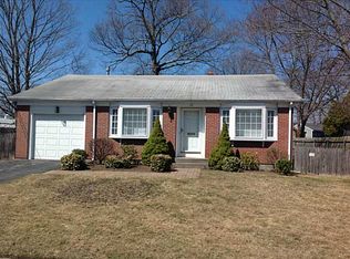 15 Monmouth Dr, Riverside, RI 02915