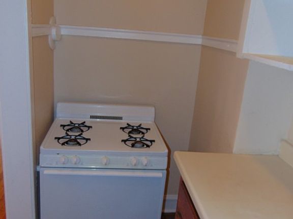 2nd image of 6-1 W Superior St #6