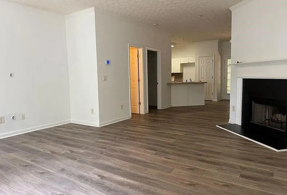 3 bed, 2.5 bath, 1592 sqft, $1,999 — Photo 3