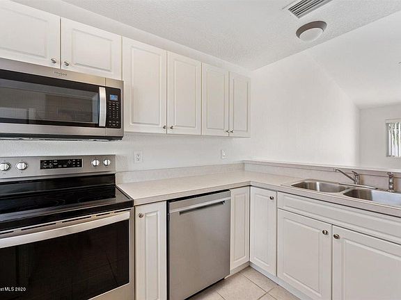 4th image of 403 Ocean Park Ln #405