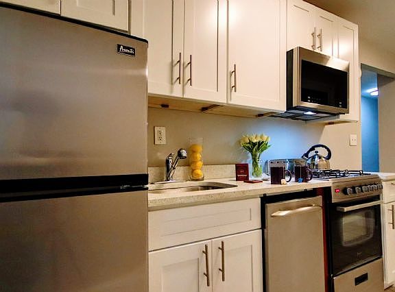 2nd image of 422 E 14th St APT A