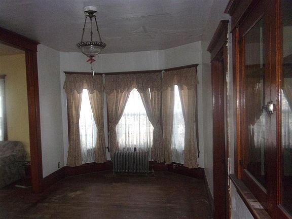 3rd image of 827 Caldwell St
