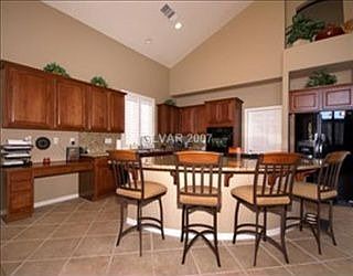 5th image of 971 Roseberry Dr
