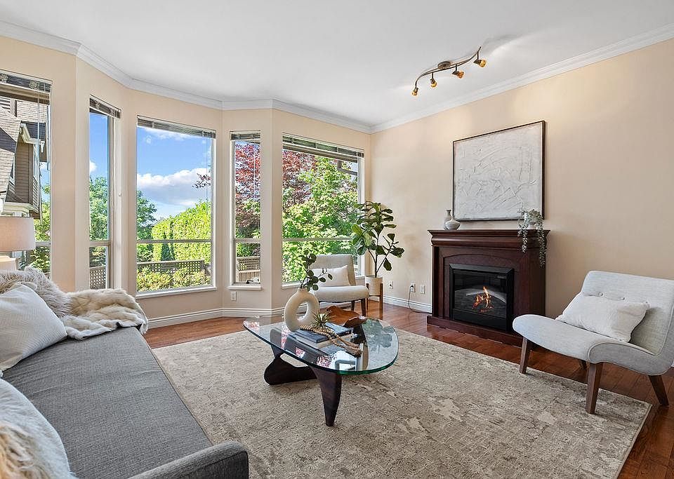 1st image of 230 Keith Rd E #1
