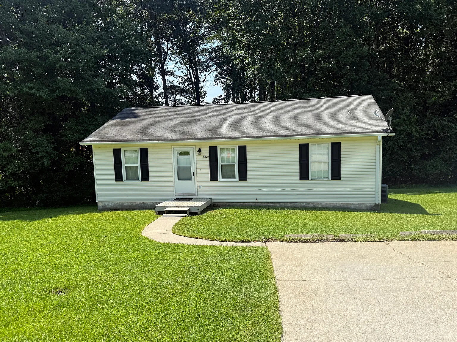 3 bed, 1040 sqft, $1,600 — Photo 1