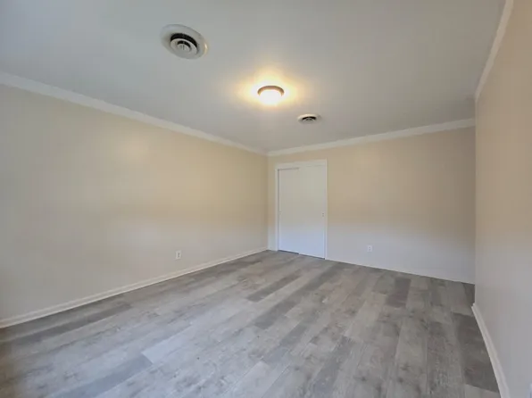 1000 Avenue C image 15 of 19