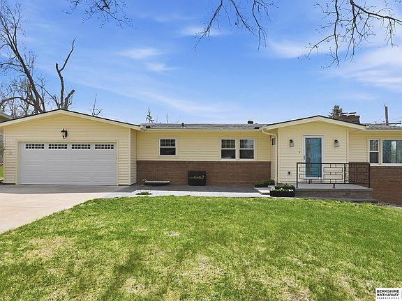 3rd image of 4731 Manchester Dr