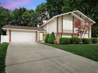 44 Oak Creek Dr, Saint Peters, MO