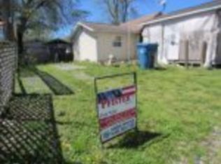 713 7th St, Carmi, IL 62821