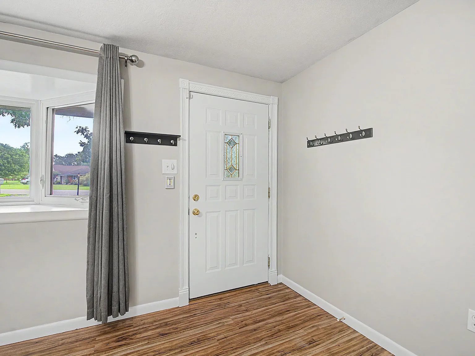 3 bed, 1586 sqft, $2,770 — Photo 3