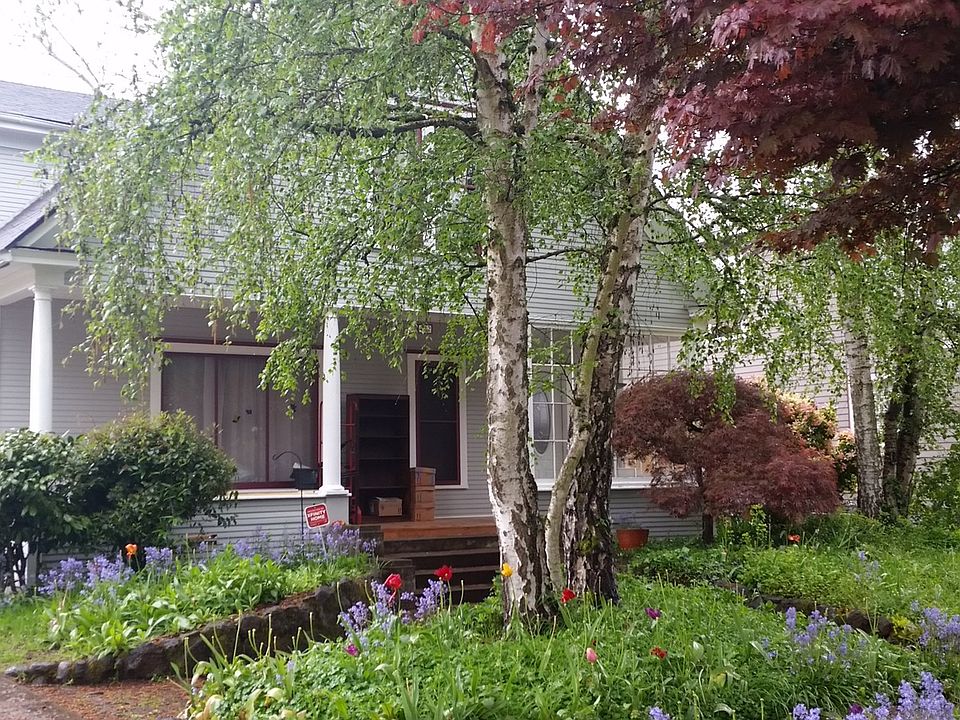 2nd image of 422 18th St NE