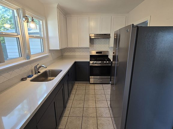 5th image of 1631 N Harris St #1