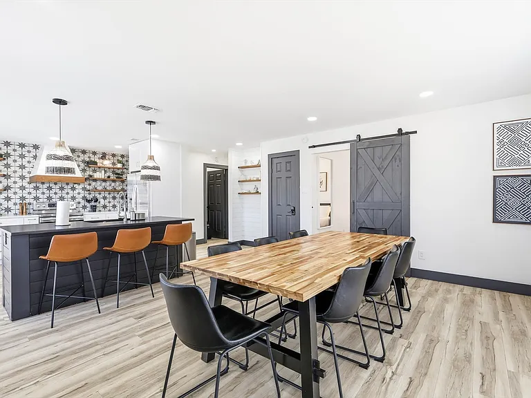 6440 Knoll Ridge Dr — Photo 9
