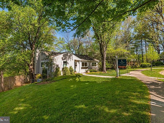 2nd image of 11227 Dewey Ct