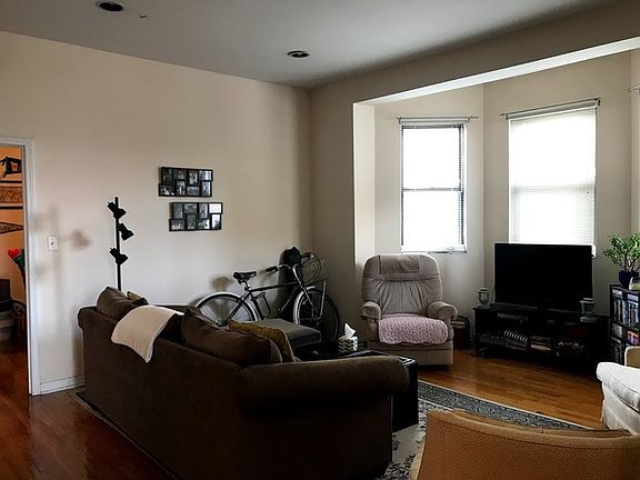 4th image of 1142 W Grand Ave APT 3R