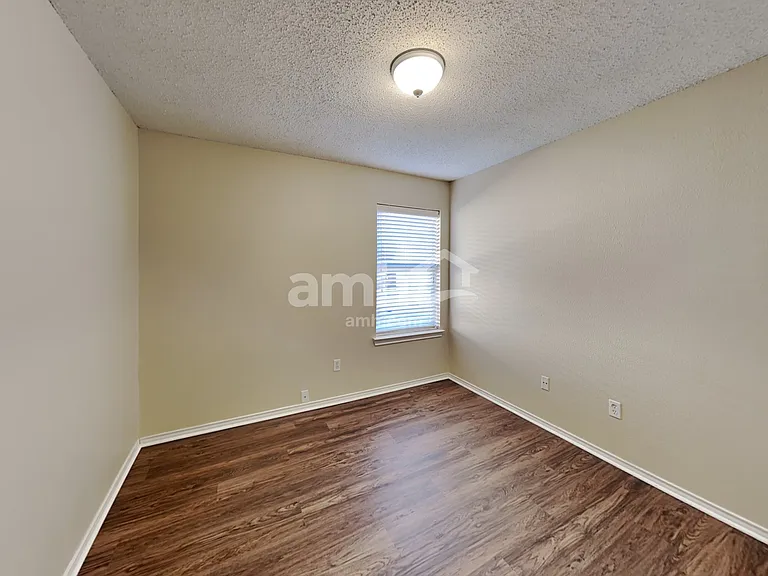 636 Blueberry Hill Ln — Photo 18