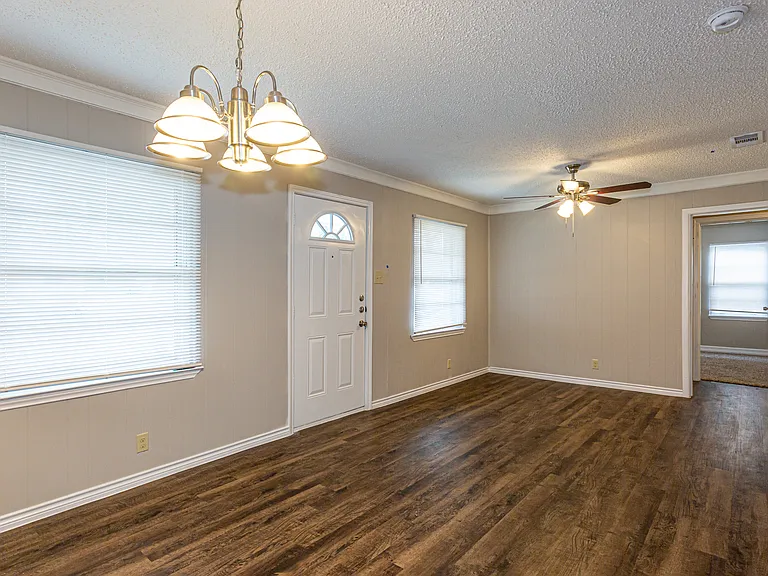 2518 Winthrop Dr — Photo 7