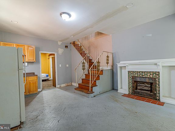 3rd image of 1011 W Duncannon Ave