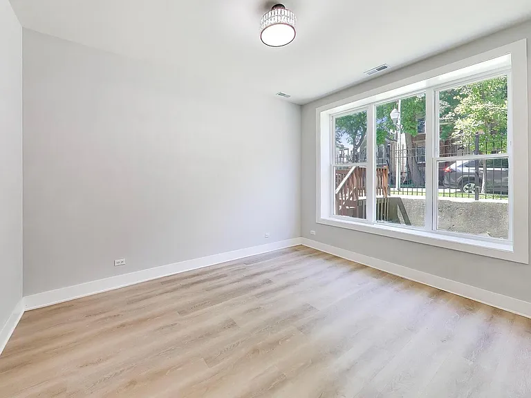 1821 S Fairfield Ave — Photo 6