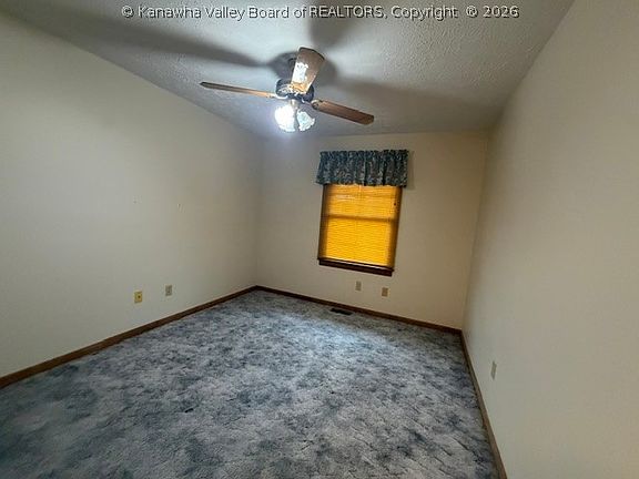 4th image of 614 Evergreen St
