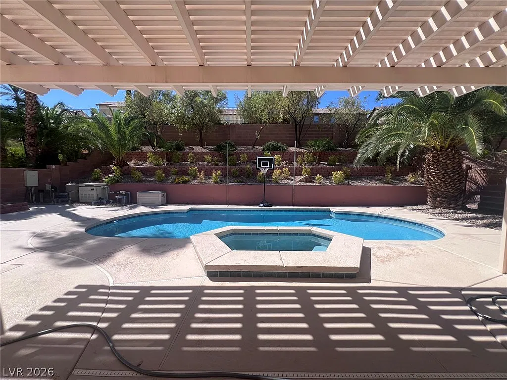 3 bed, 3.0 bath, 2300 sqft, $3,100 — Photo 4