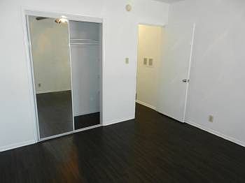 2nd image of 10720 Oxnard St