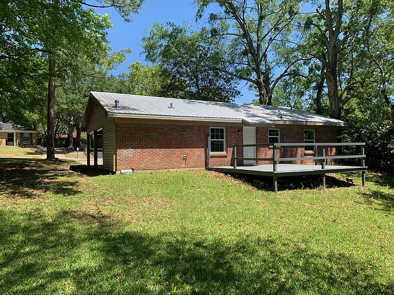 6455 Waverly Dr N — Photo 20