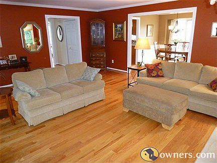 SPACIOUS GREAT ROOM