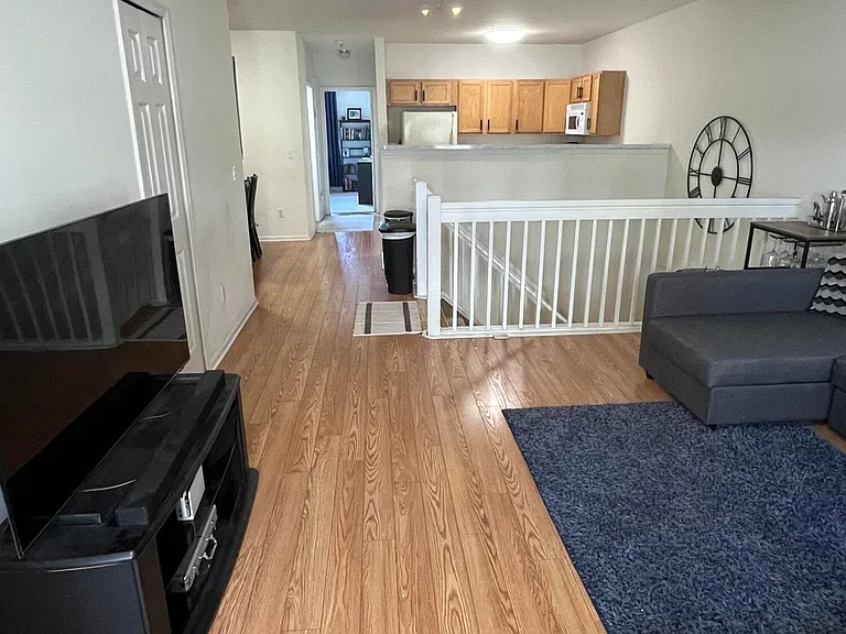 1021 Maiden Ln — Photo 4