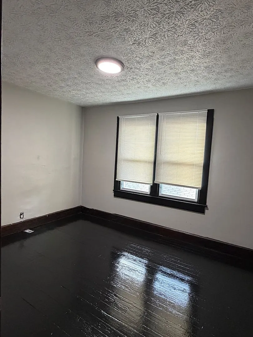 810 N Dearborn St — Photo 2