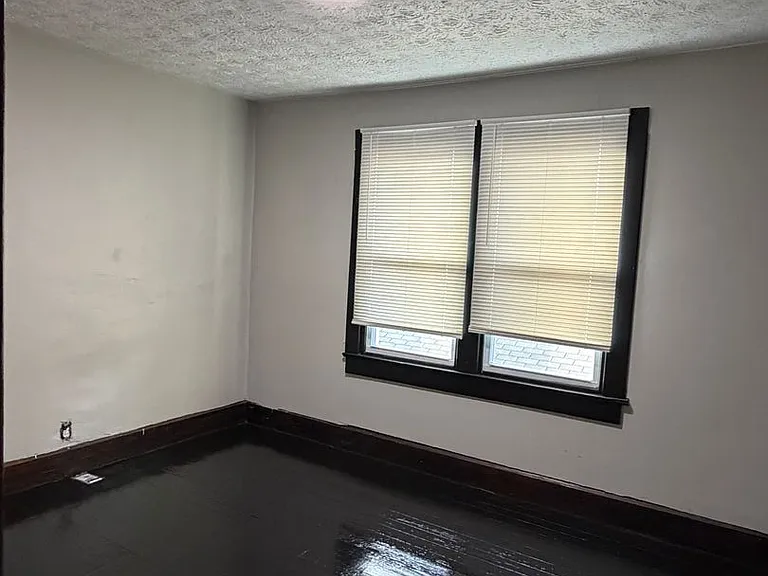810 N Dearborn St — Photo 2
