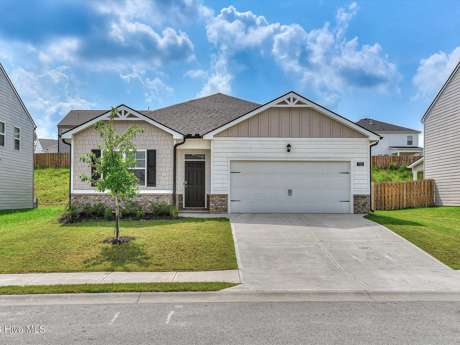 4 bed, 2.0 bath, 1776 sqft, $1,900 — Photo 4