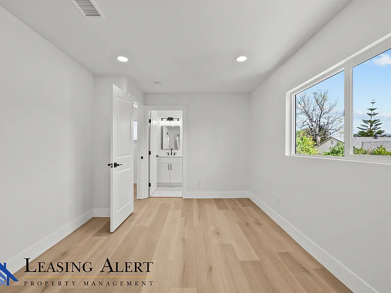 16446 Lassen St — Photo 15