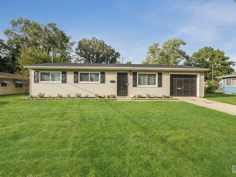 Great curb appeal!  Beautifully landscaped.  Newer Roof, siding, shutters and gutters.